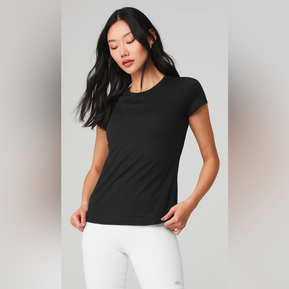 NWT ALO
Alosoft Finesse Tee